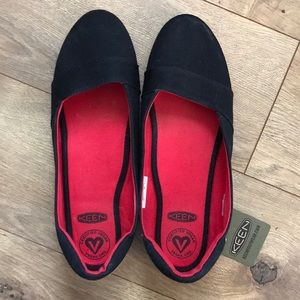 Brand New Keen Flats